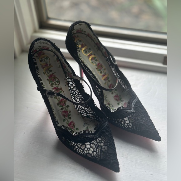 Gucci Virginia Black Lace Heels 41 - Picture 1 of 4